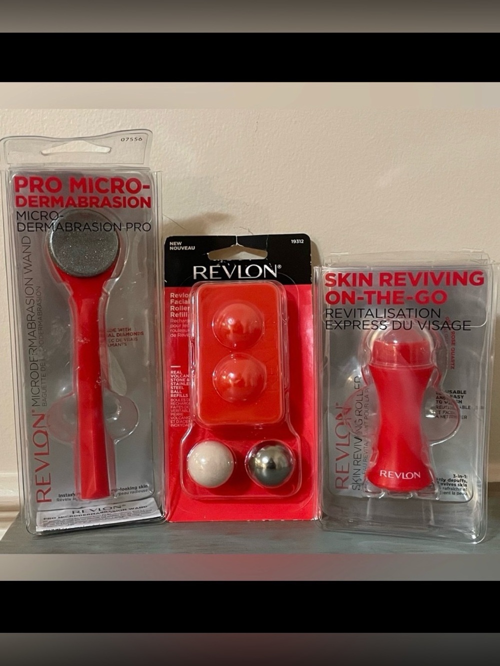 NEW Revlon Set of Microdermabrasion Wand, Skin Reviving Roller & Roller Refill